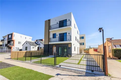 Fourplex with Contemporary Design