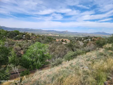 7.66 Acres in Prescott, AZ