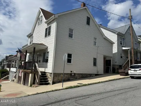 Maintained Duplex with Separate Utilities