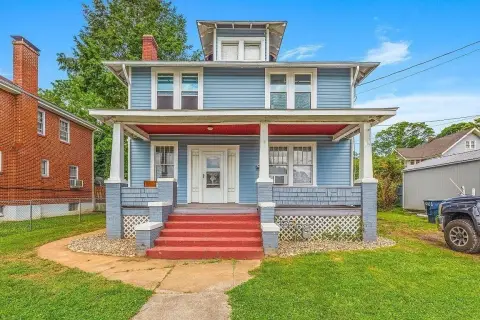 Renovated Duplex with Parking