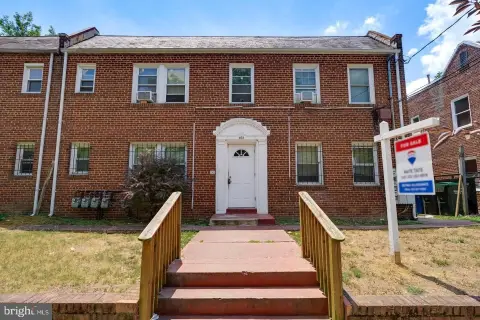 4-Unit Apartment Building