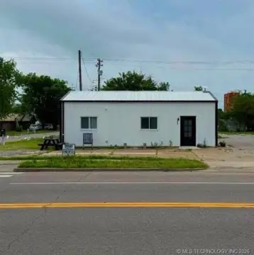 Specialty Property on Highway