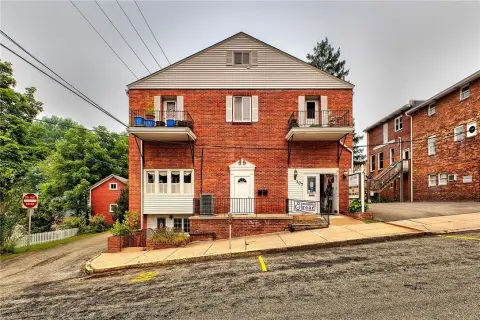 Fourplex with Flexible First Floor