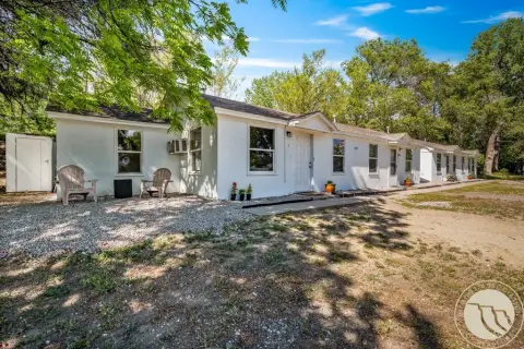 Single-Level Quadplex