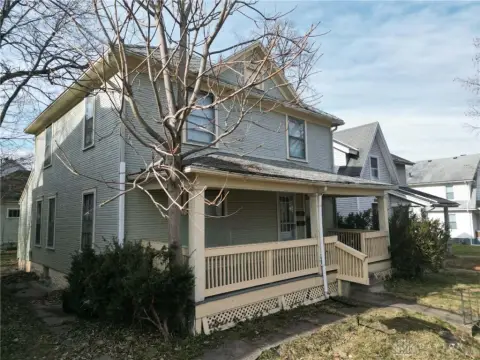 Two-Story Duplex With Four Bedrooms