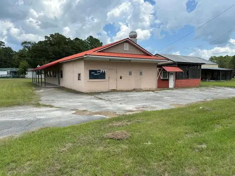 Retail Space on Large Lot