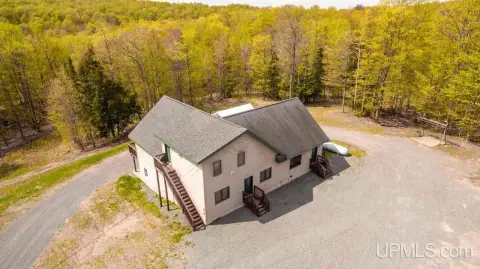 Established Hunting Estate with Lodge