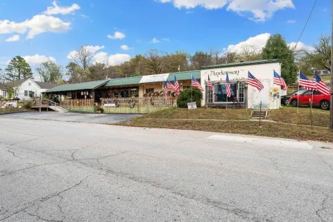 Brick Retail Building with Central HVAC