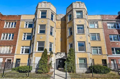 Multifamily Building Near Jackson Park
