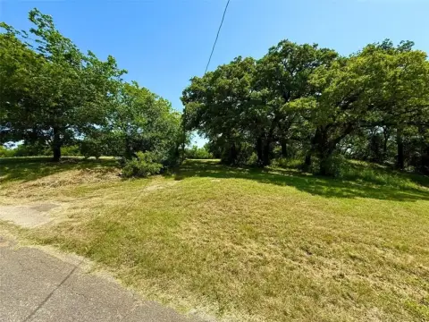 One-Acre Lot in Kennedale, Texas