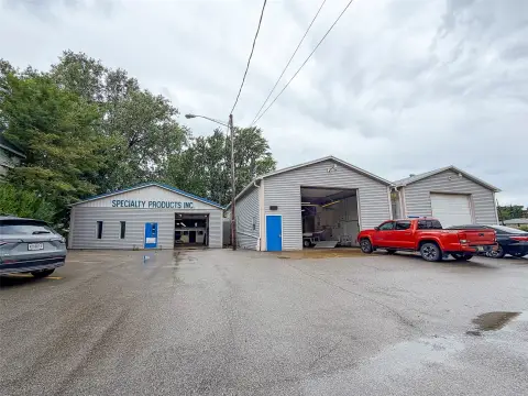 Warehouse Space with Overhead Doors