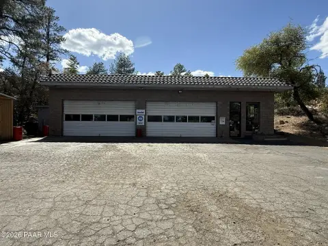 Automotive Repair Shop with 4 Bays