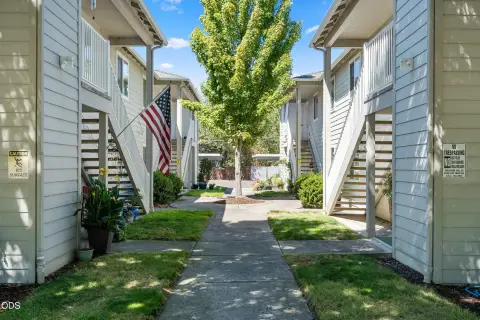 8-Unit Courtyard Apartment Property