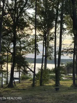 Level Lakefront Lot in Dandridge