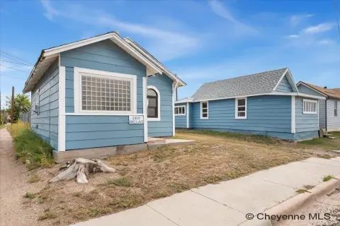 Mixed-Use Property With Two Structures