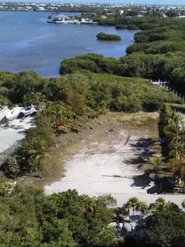 Buildable Lot in Stirrup Key