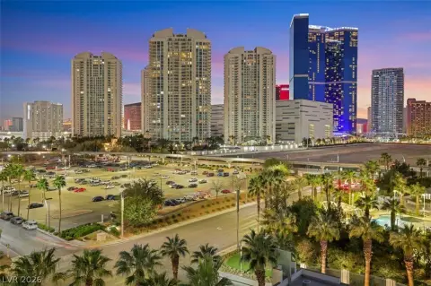 Las Vegas High-Rise Corner Residence