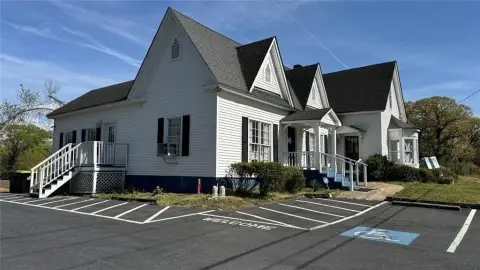 Versatile Commercial Building in Lithia Springs