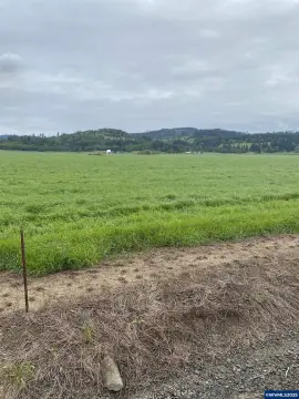 Land in Willamette Valley