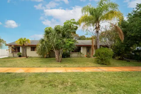 Well-Maintained Duplex with Parking