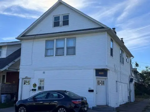 Triplex with In-Unit Laundry