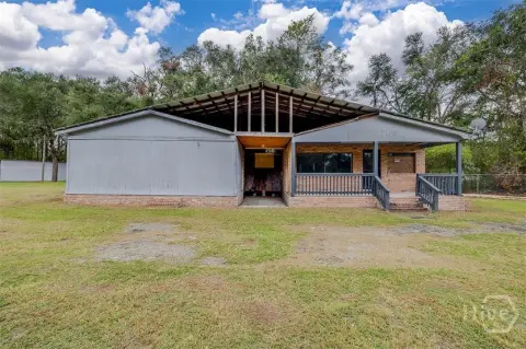 Warehouse Property with Multiple Structures