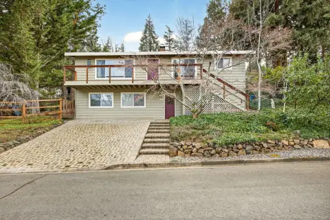 Ashland Duplex with Mountain Views