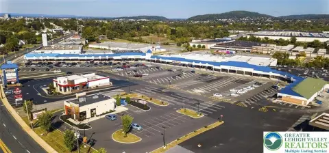 Retail Storefront at Parkway Shopping Center