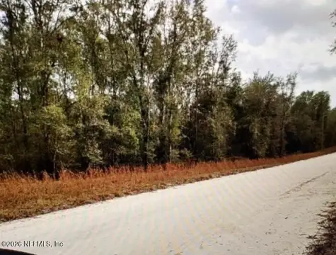 Spacious Lot in Trenton, FL