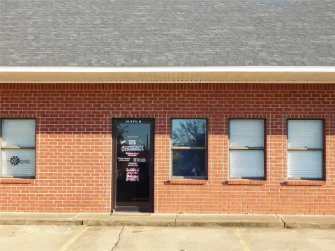 Storefront Office Space with Open Layout