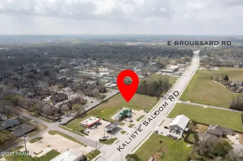 Commercial Land with Two Entrances