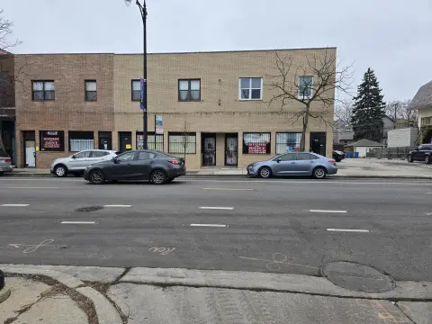 Retail Space on Devon Avenue