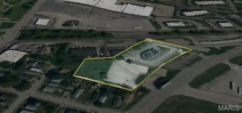 Brick Restaurant Building with Redevelopment Land