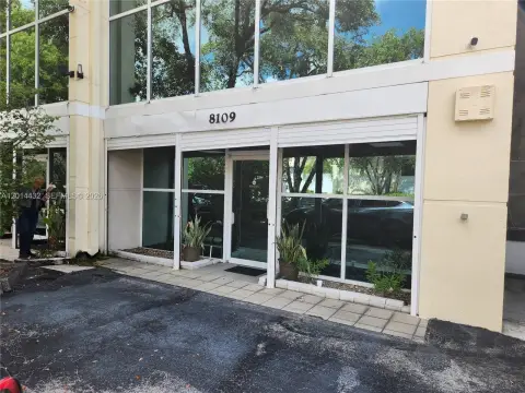 Doral Warehouse with Showroom Space