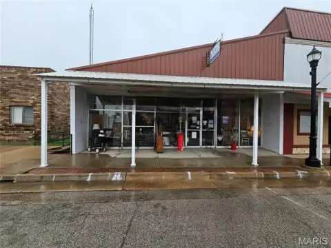 Downtown Building in Licking, MO