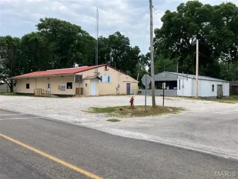 Bar & Pub Commercial Building