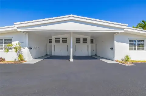 4-Unit Quadplex with Vaulted Ceilings
