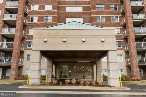 Mid-Rise Residential Income Property