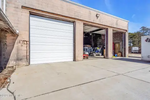 Versatile Flex/Industrial Space For Lease
