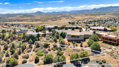 Spacious Lot in Prescott Club