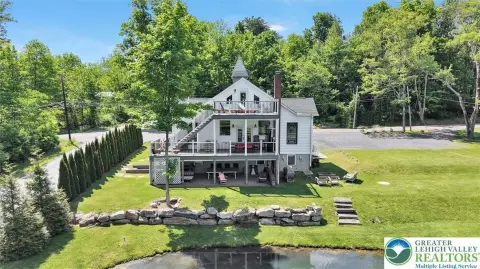 Boutique Cottage Retreat with Hangar