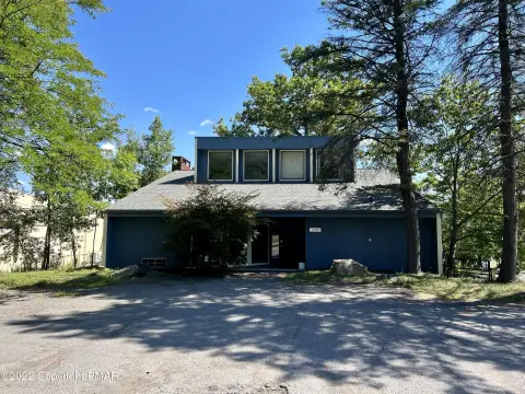 Commercial Building in Mount Pocono