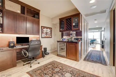 Las Vegas High-Rise Residence