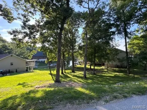 Residential Second-Tier Lake View Lot