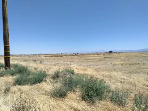 Residential Land in Rosamond, CA