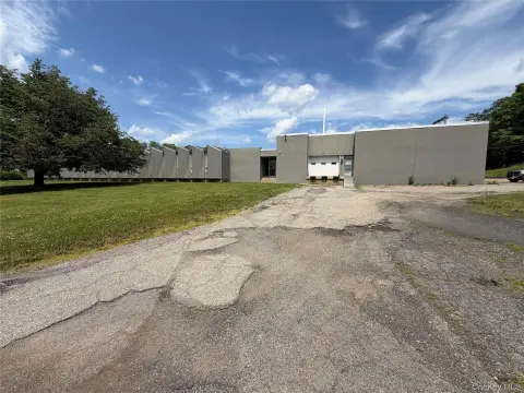 Three-Unit Flex Space
