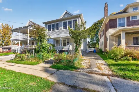 Duplex with Deck
