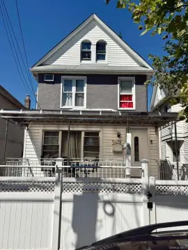 Well-Maintained Duplex with Private Yard