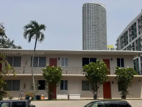 6-Unit Apartment Building