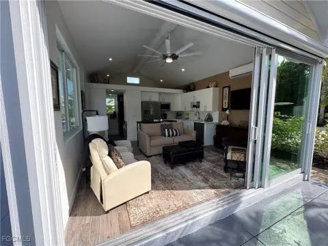 Turnkey Coach House in RiverBend